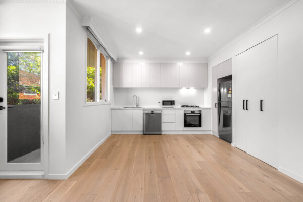 715C8CB1 9B09 466B BDDE 6E0B58D0406F GLEN IRIS 2025 04 24 100512 2 scaled