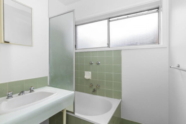 80344C18 56FA 469C 9110 F1F4E0324916 MALVERN EAST 2025 10 03 153705 4