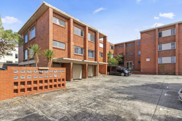 80344C18 56FA 469C 9110 F1F4E0324916 MALVERN EAST 2025 10 03 153705